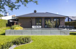 Foto van een recente zwemvijver